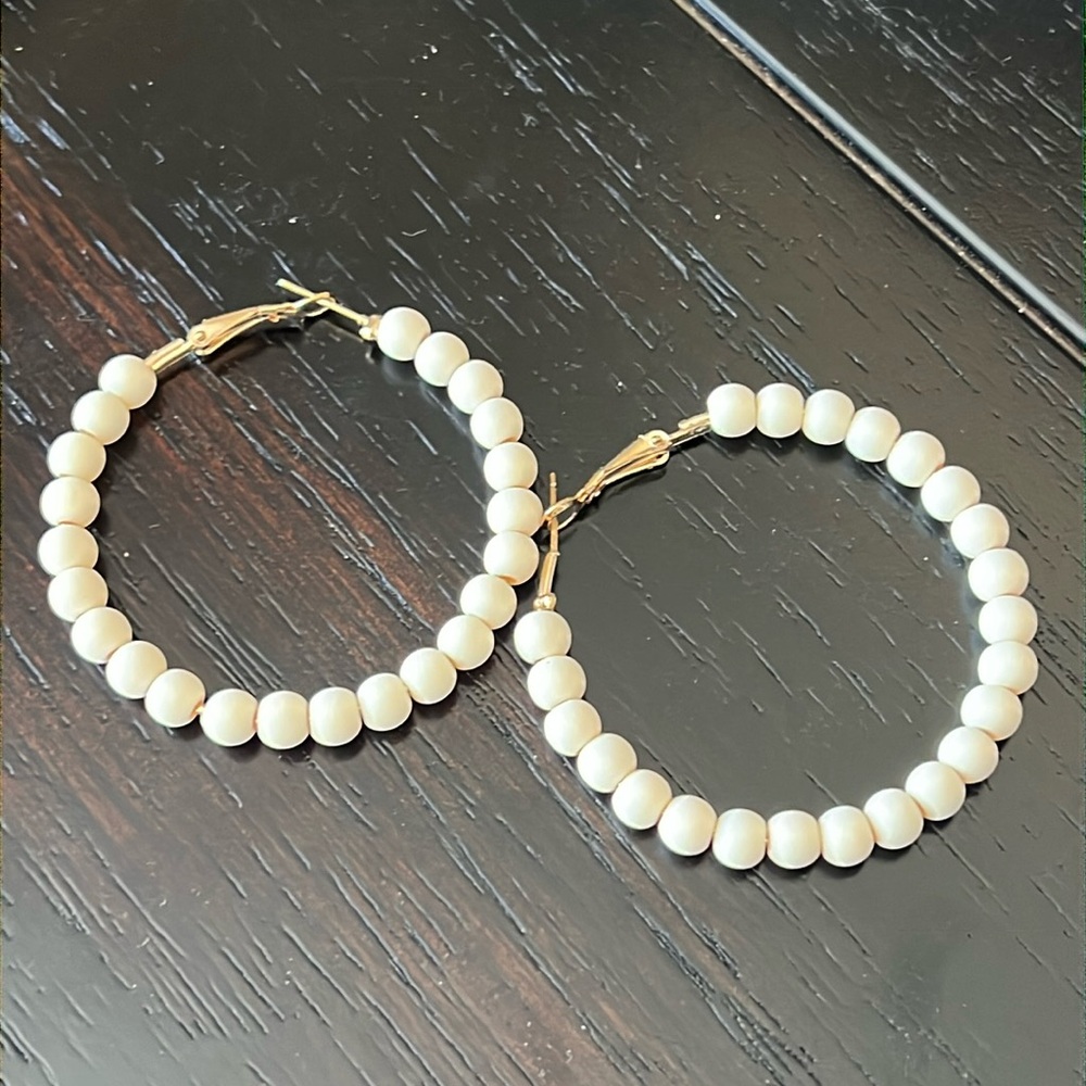 Ivory wood beaded hoop earrings-NWT
